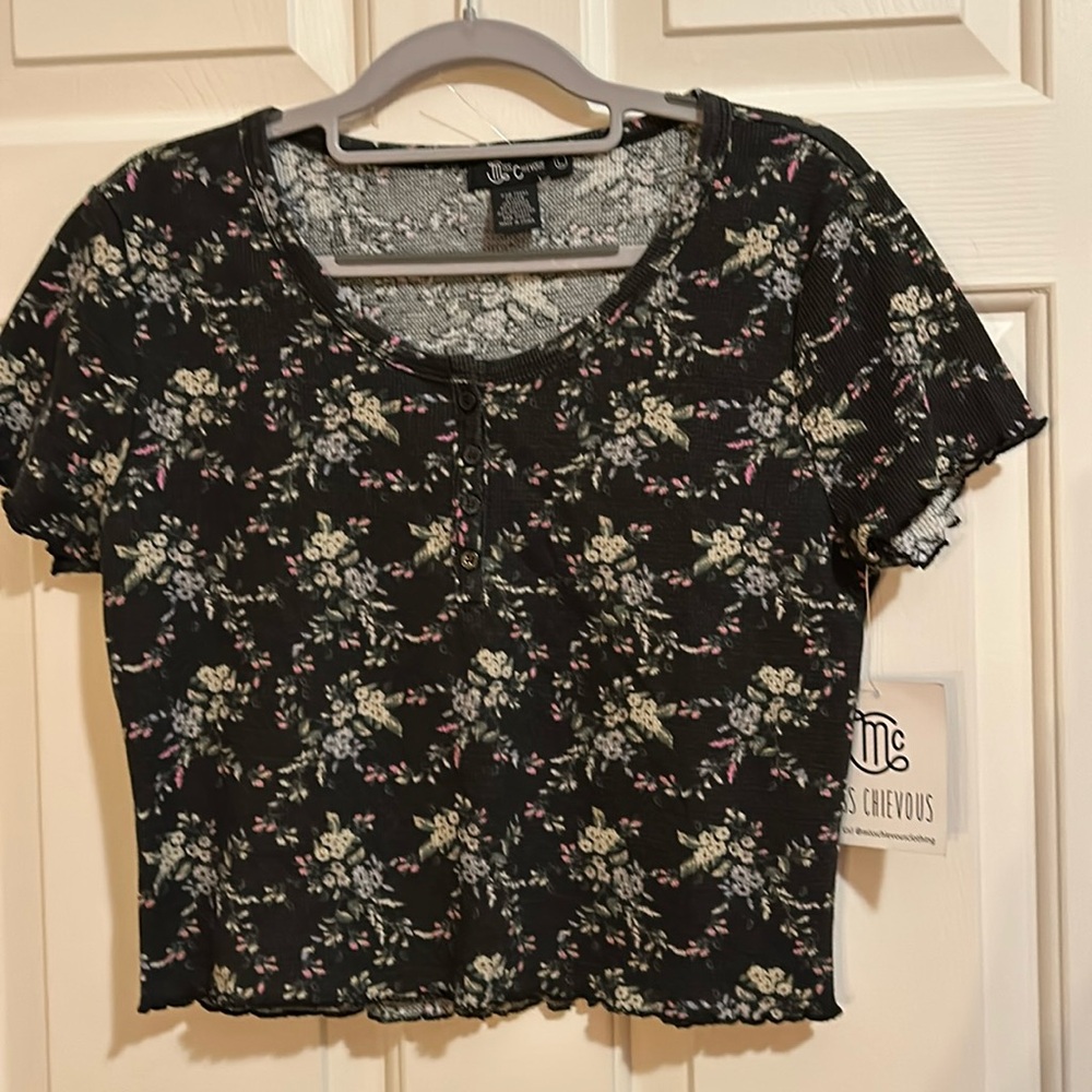 Miss Chevous Cropped Henley NWT size L